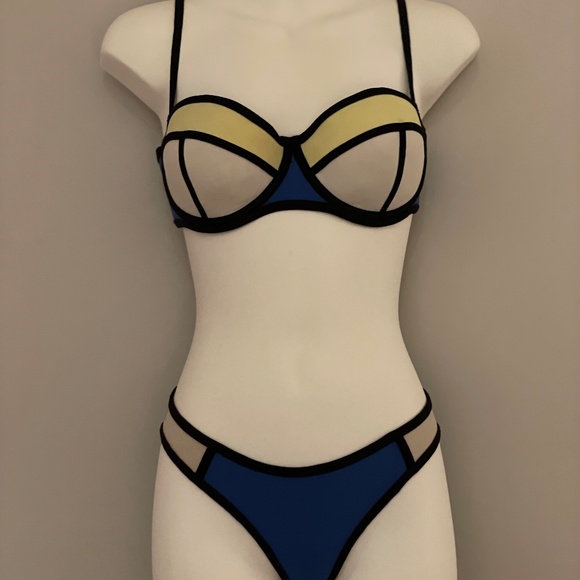 Triangl Bikini - Picture 1 of 4